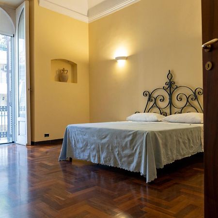 Sulla Via Del Teatro Appartement Bari Buitenkant foto